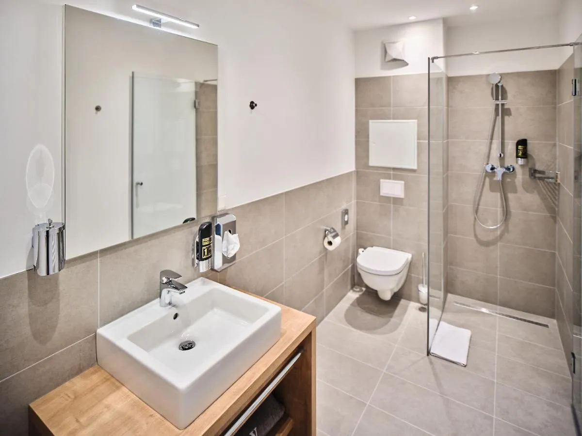 Myfavorit Apartments - Spacious Apartments Next To Puplic Transport U1 Direct Connection To Citycenter Viena