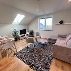 Cozy Near Vienna Airport شقة