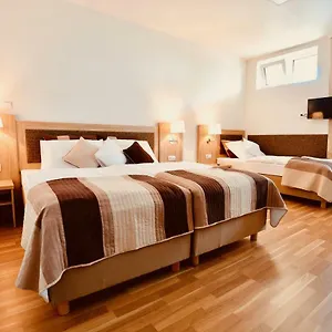 Jelica Restaurant Apartman Prága