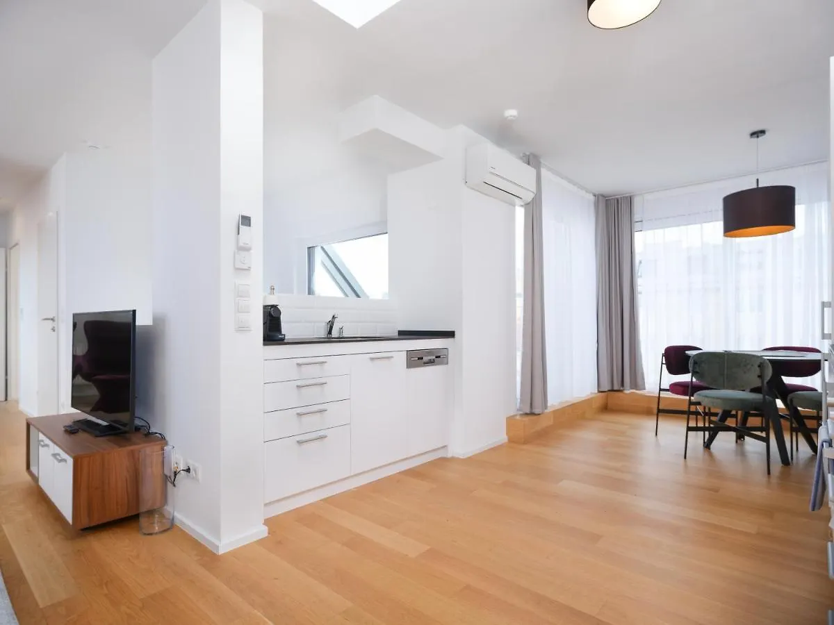 Myfavorit Apartments - Spacious Apartments Next To Puplic Transport U1 Direct Connection To Citycenter Vienna Austria