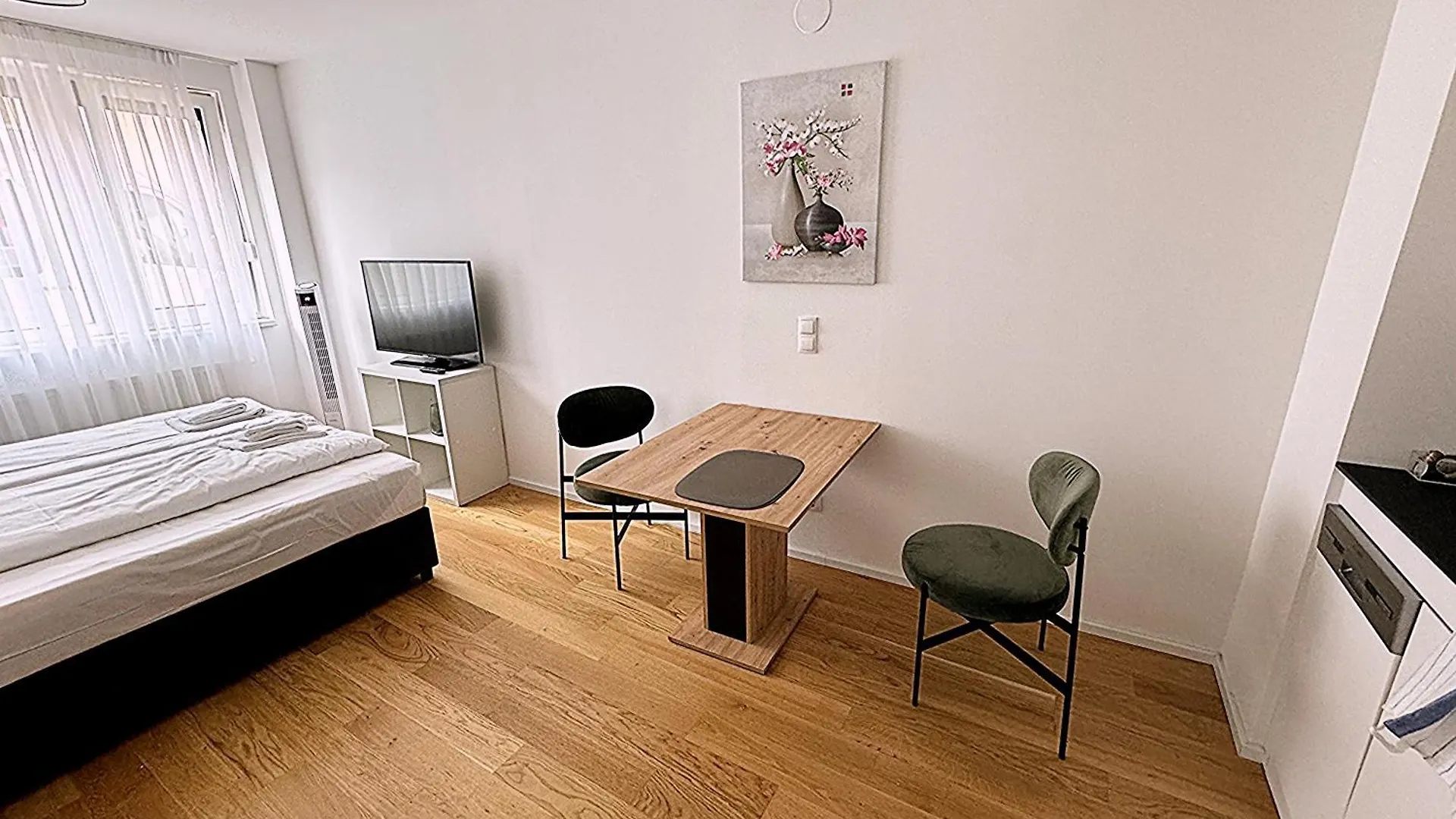 Myfavorit Apartments - Spacious Apartments Next To Puplic Transport U1 Direct Connection To Citycenter Vienna 0*,  Austria